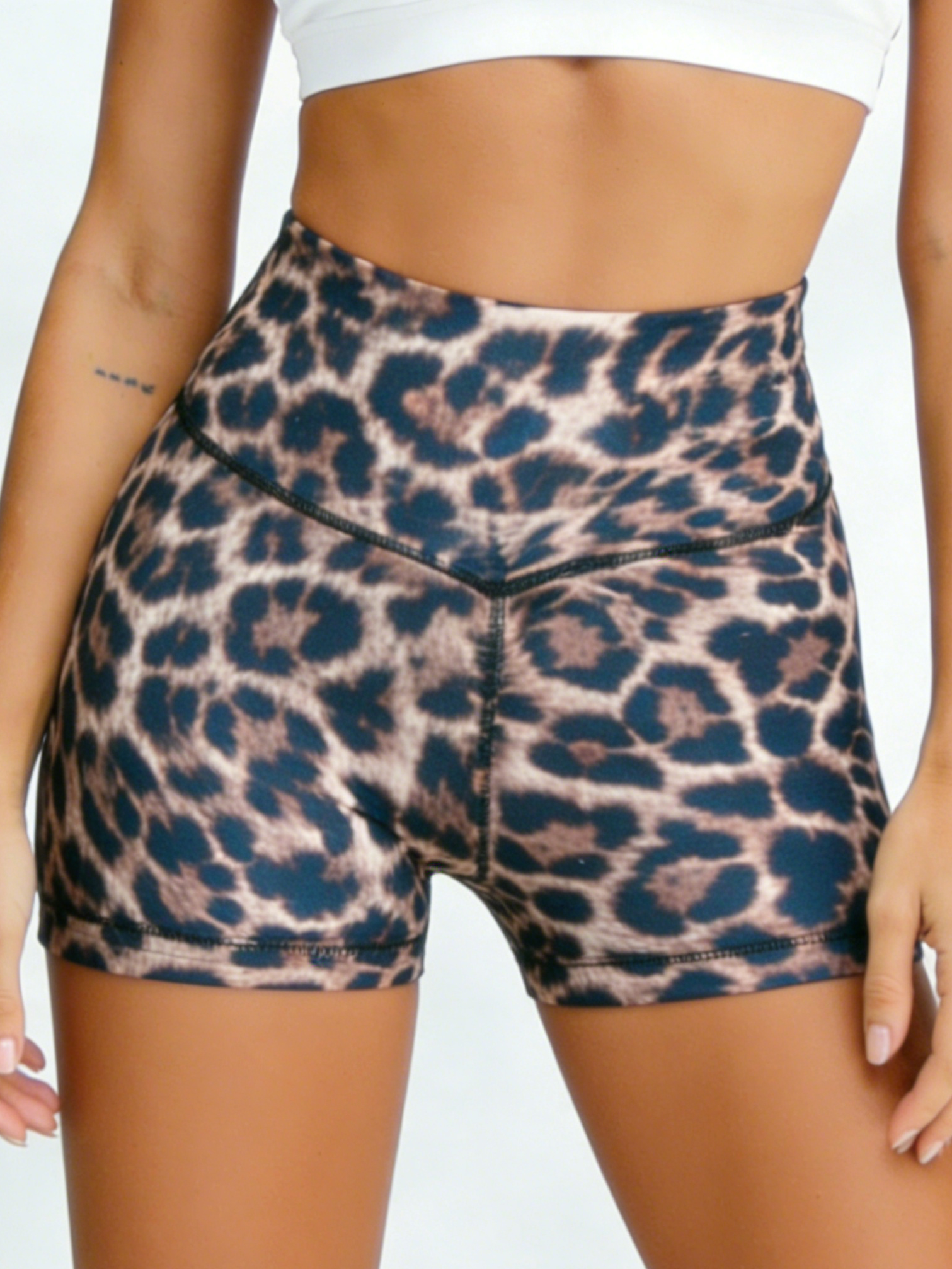 Leopard Deep V Back Scrunch Bum Leggings
