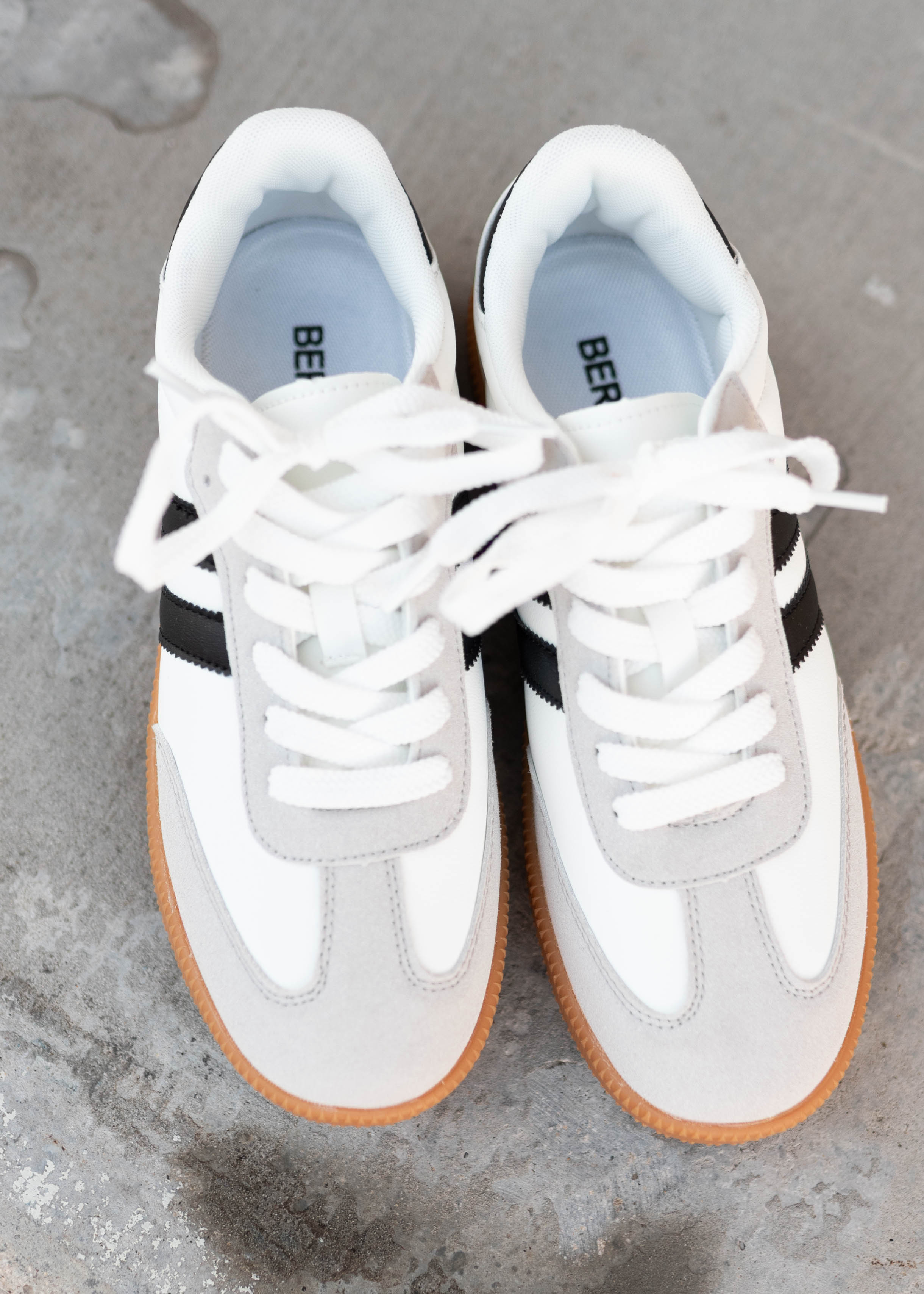 Lisa Black and White Sneakers