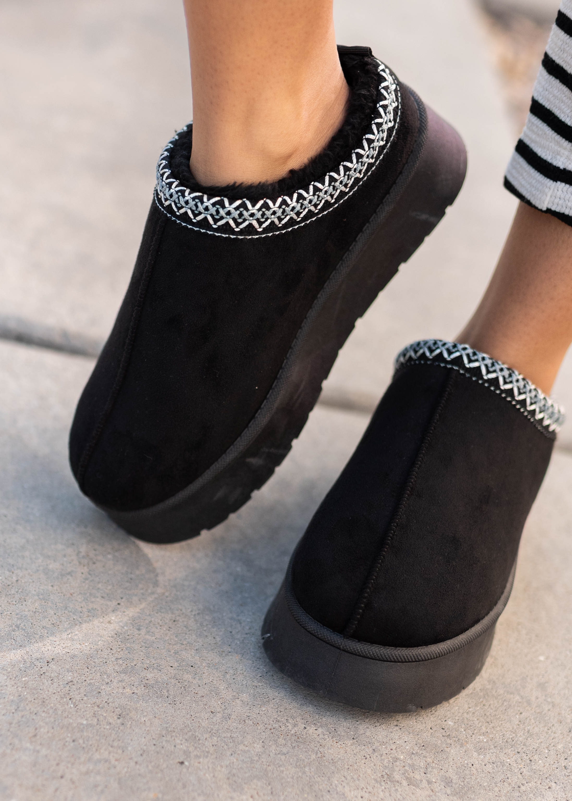 Rylee Black Platform Clogs